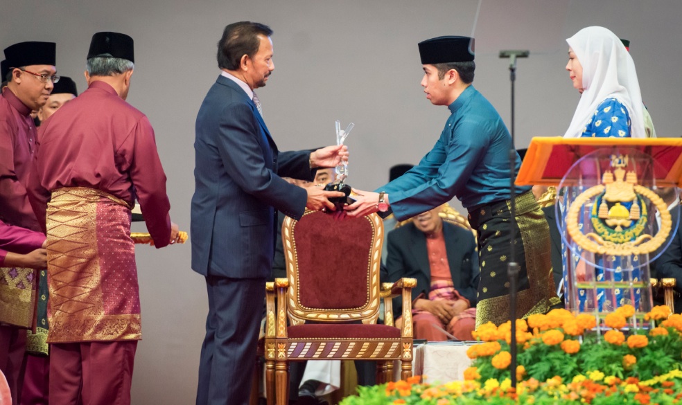 His Majesty Presents Youth Leader Award to Anwar Mohammad